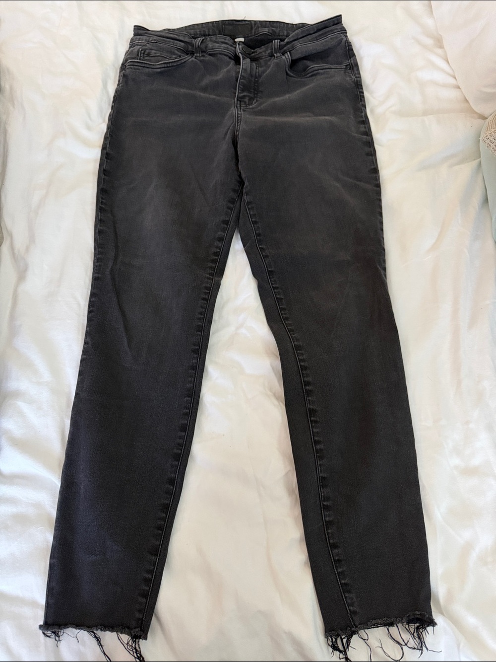 Women's Black Skinny-Leg Jeans with Raw Hem